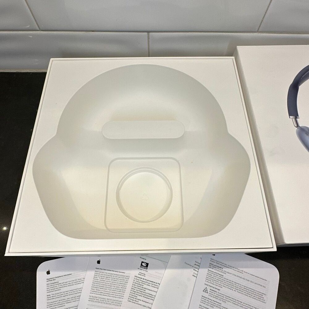 AirPods Max Box - Picture 5 of 7